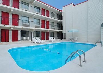 Days Inn & Suites By Wyndham Indianapolis Airport East Esterno foto