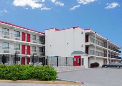 Days Inn & Suites By Wyndham Indianapolis Airport East Esterno foto