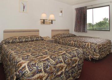 Days Inn & Suites By Wyndham Indianapolis Airport East Esterno foto