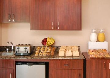 Days Inn & Suites By Wyndham Indianapolis Airport East Esterno foto